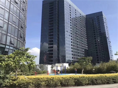 平湖华南城【十号公馆】2700户大型花园小区，均价16800元/平，精装修，首付5成，分期10年，地铁口50米
